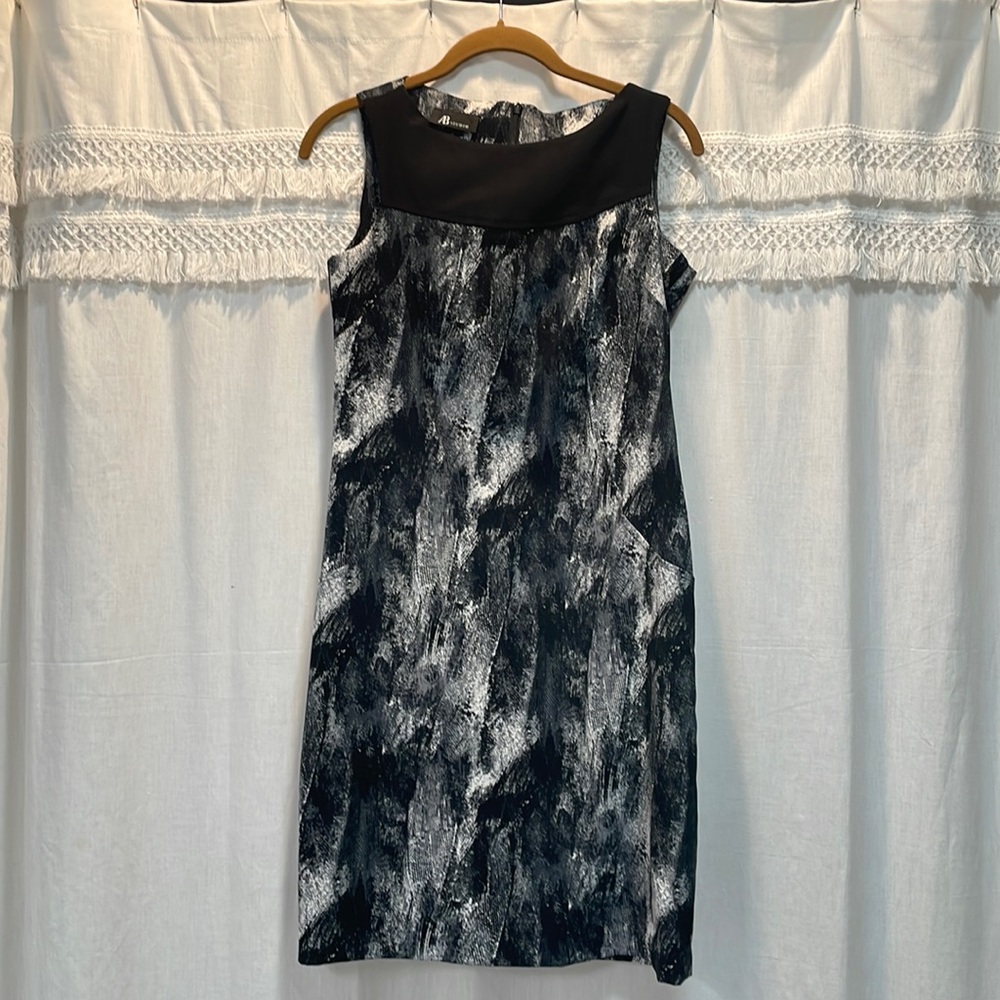 Black and gray print sleeves dress